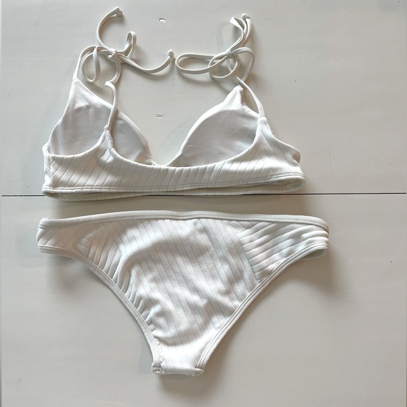 L*SPACE Bikini 2pcs-‘CrossroadsTextured’ Daisy Top & Cosmo Bottom - Picture 8 of 10